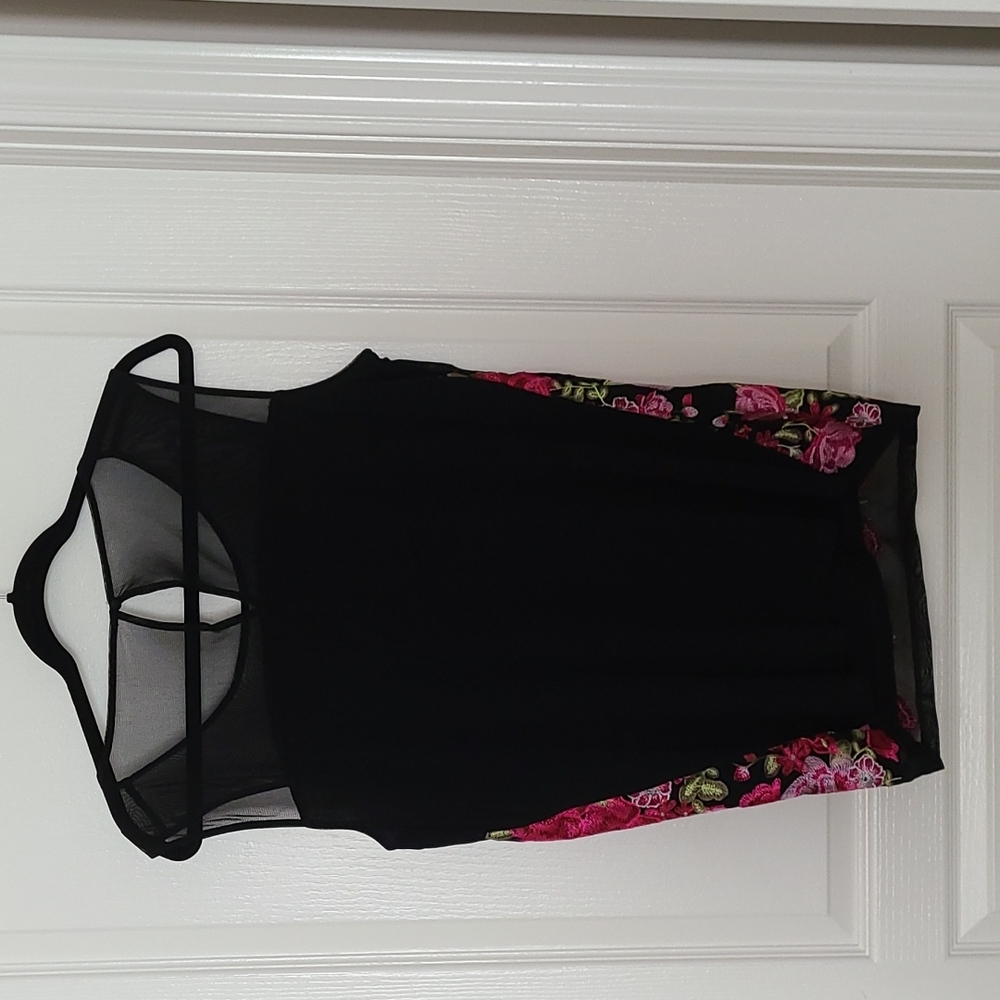 Top - Picture 2 of 3